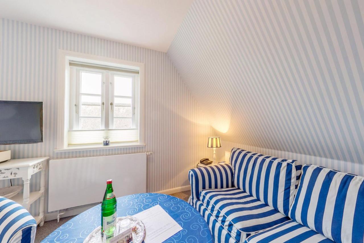 Inselhotel Arfsten Wyk auf Föhr エクステリア 写真