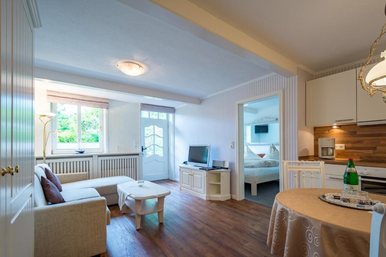 Inselhotel Arfsten Wyk auf Föhr エクステリア 写真